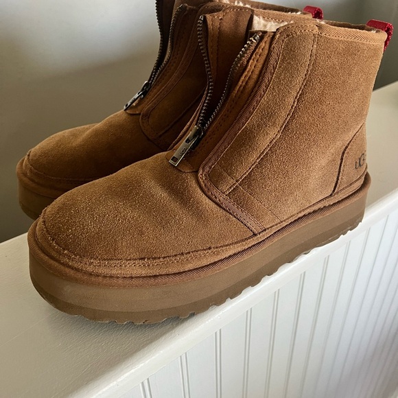 Ugg Ankle Boots with Zipper - Picture 5 of 5